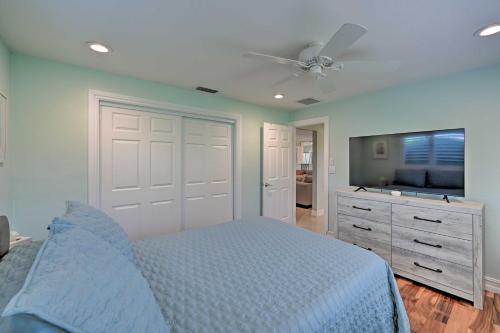 Family Friendly Palm River Estates House!