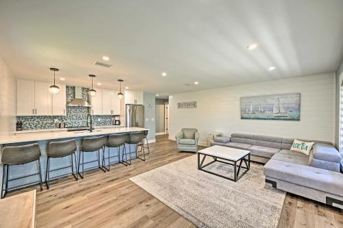 Chic Beach Home With Heated Pool 1 Mi To Ocean!
