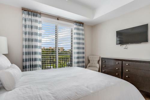 Naples Square Paradise