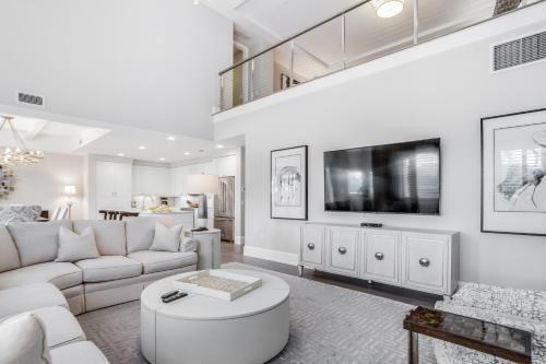 Naples Square Paradise