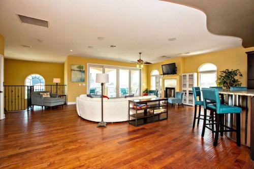 Hill Street Oceanview Home