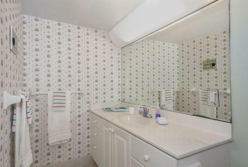 Ponce De Leon Towers By Ocean Properties
