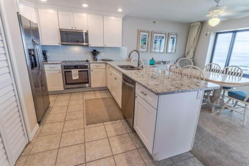Apartamento 326 Errol By The Sea 2bdrm 2bath Ocean Front Corner Unit Condo