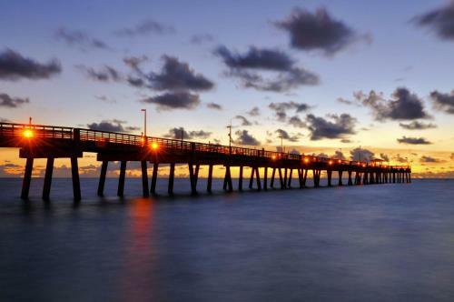 Apartamento New Listing! Oceanview Condo With Pool & Balcony Condo