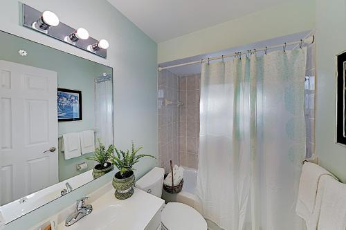 New Listing! Canal-front Escape With Private Yard Home
