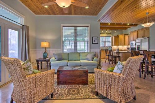 Quaint Family Retreat With Bbq, Steps To Beach!