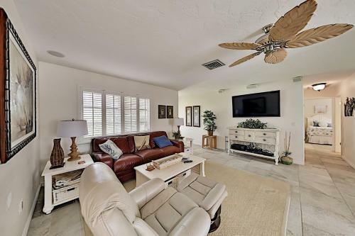 Canal-front Getaway With Pool - Minutes To Beach! Home