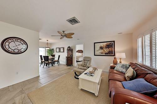 Canal-front Getaway With Pool - Minutes To Beach! Home