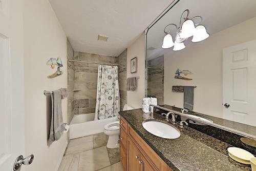 Canal-front Getaway With Pool - Minutes To Beach! Home