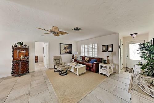 Canal-front Getaway With Pool - Minutes To Beach! Home