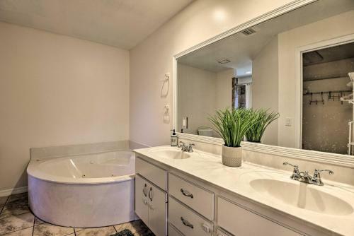 Ocala Home With Outdoor Pool Oasis And Sun Porch!