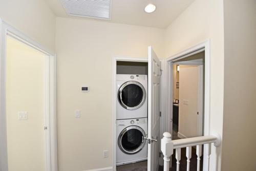 1517 Silver Creek 3 Bedroom Villa