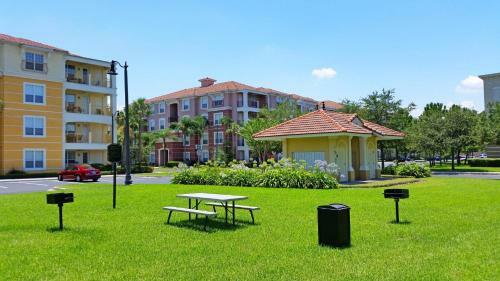 Lakeview Palms