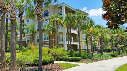 Lakeview Palms