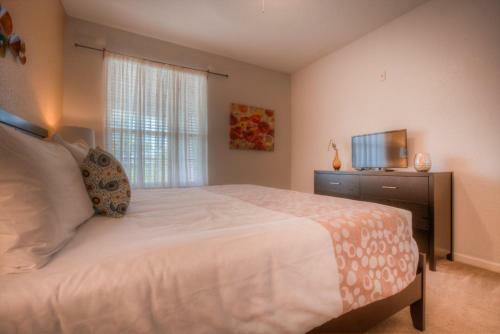 Tropicana Lakeview