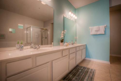 Tropicana Lakeview