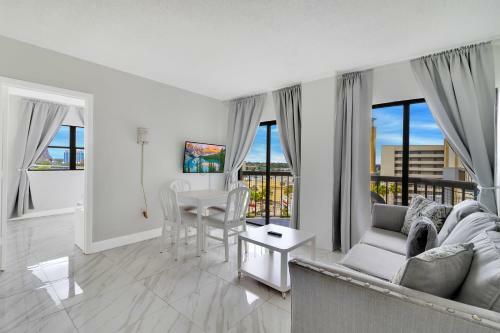 Enclave Apartments At International Drive