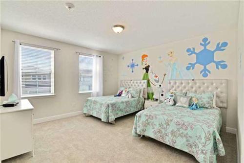 8 Bedroom Vacation Home With Pool (1804)