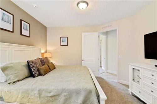 8 Bedroom Vacation Home With Pool (1804)
