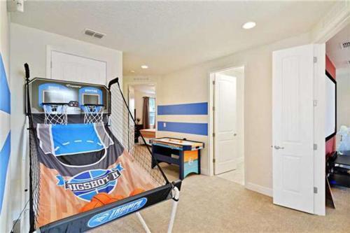 8 Bedroom Vacation Home With Pool (1804)