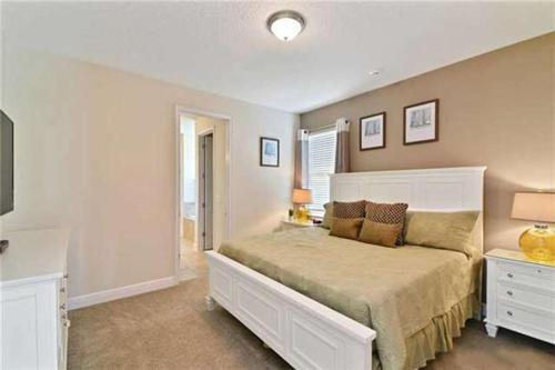 8 Bedroom Vacation Home With Pool (1804)