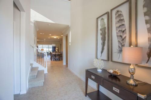 Eight-bedroom Villa 8882