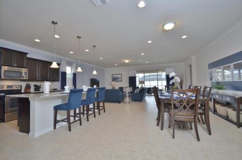 Eight-bedroom Villa 8882