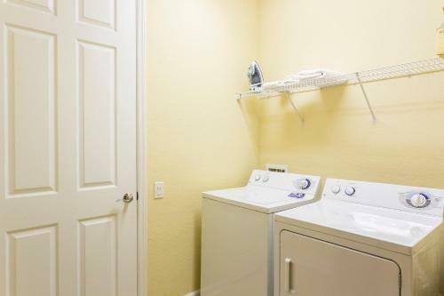 Very Spacious Vacation Apartment With Balcony Apt 107
