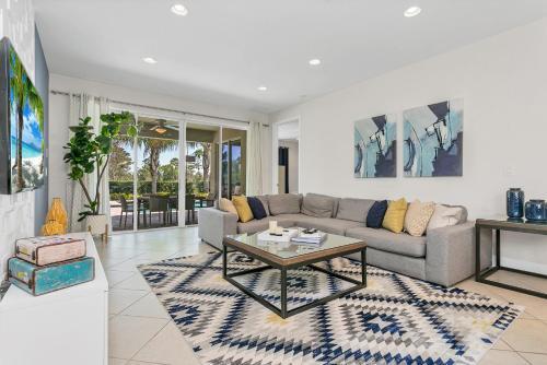 6 Bedroom Vacation Home With Pool (1751)