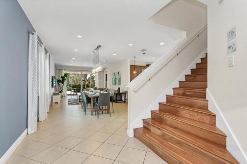 6 Bedroom Vacation Home With Pool (1751)
