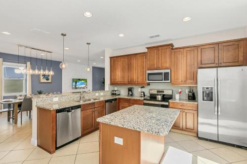 6 Bedroom Vacation Home With Pool (1751)