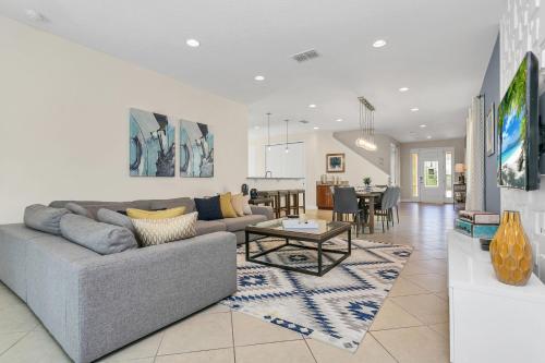 6 Bedroom Vacation Home With Pool (1751)