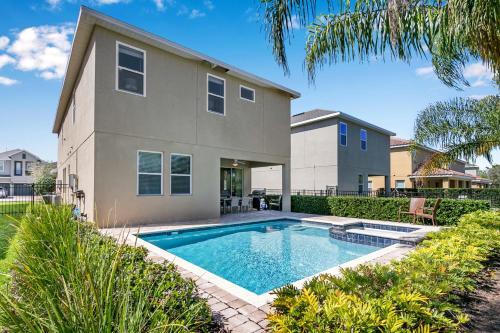 6 Bedroom Vacation Home With Pool (1751)