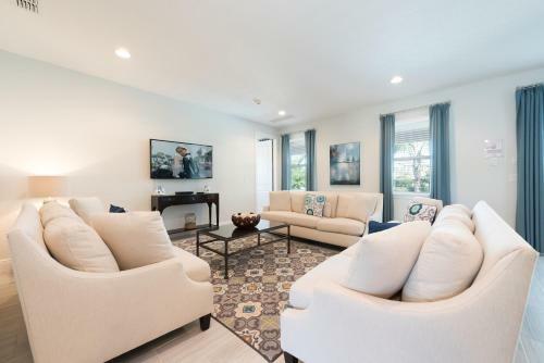 Villa Splendid Home With Loft Area & Private Pool Near Disney - 7619b