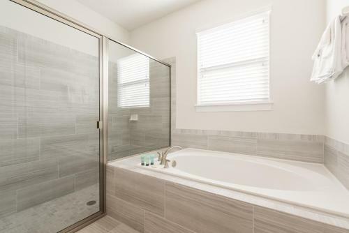 Villa Splendid Home With Loft Area & Private Pool Near Disney - 7619b
