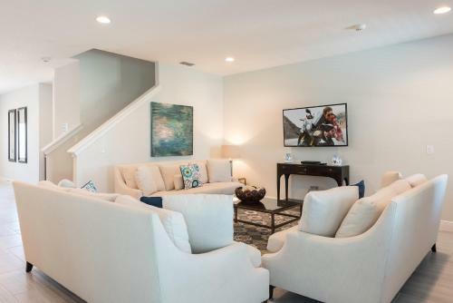 Villa Splendid Home With Loft Area & Private Pool Near Disney - 7619b
