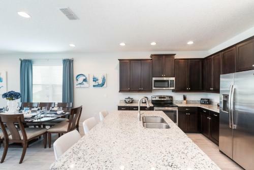 Villa Splendid Home With Loft Area & Private Pool Near Disney - 7619b