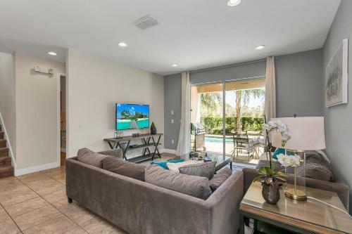 8 Bedroom Vacation Home With Pool (1760)