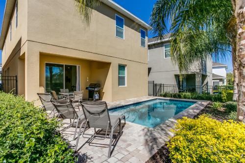 8 Bedroom Vacation Home With Pool (1760)