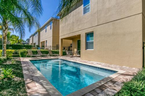 8 Bedroom Vacation Home With Pool (1760)