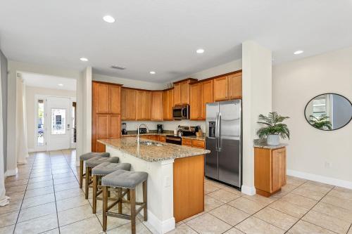 8 Bedroom Vacation Home With Pool (1760)