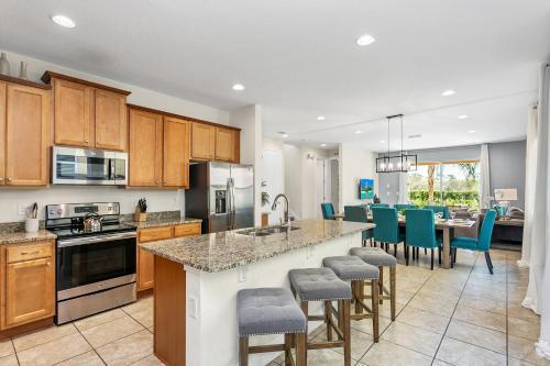 8 Bedroom Vacation Home With Pool (1760)