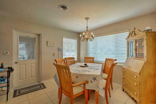 Home With Furnished Lanai - 1 Block To Ormond Beach!