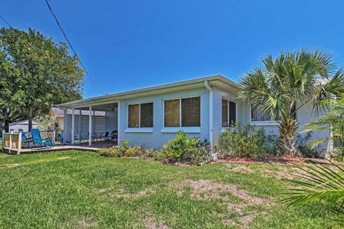 Ormond Beach Bungalow With Patio And Quiet Setting!