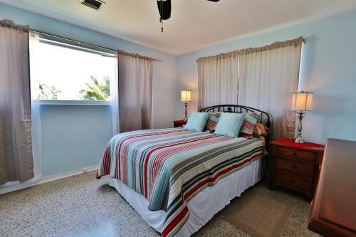 Ormond Beach Bungalow With Patio And Quiet Setting!