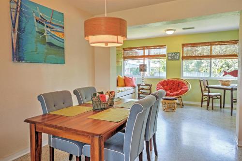Ormond Beach Bungalow With Patio And Quiet Setting!