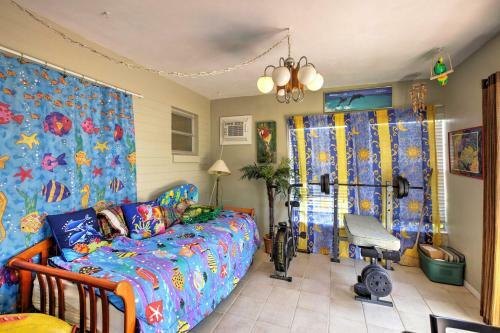 Spacious Home With Yard, 0 5 Mi To Ormond Beach