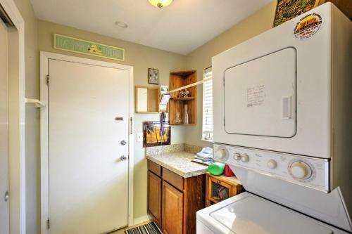 Spacious Home With Yard, 0 5 Mi To Ormond Beach