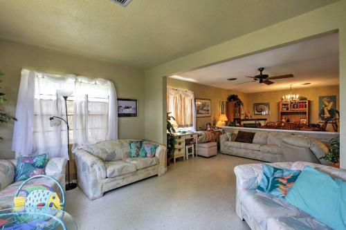 Spacious Home With Yard, 0 5 Mi To Ormond Beach