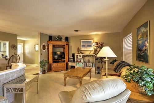 Spacious Home With Yard, 0 5 Mi To Ormond Beach
